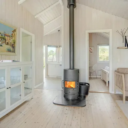 別荘 Bright House With Sea View And A Hot Tub On Als *