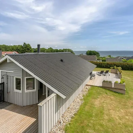 別荘 Bright House With Sea View And A Hot Tub On Als